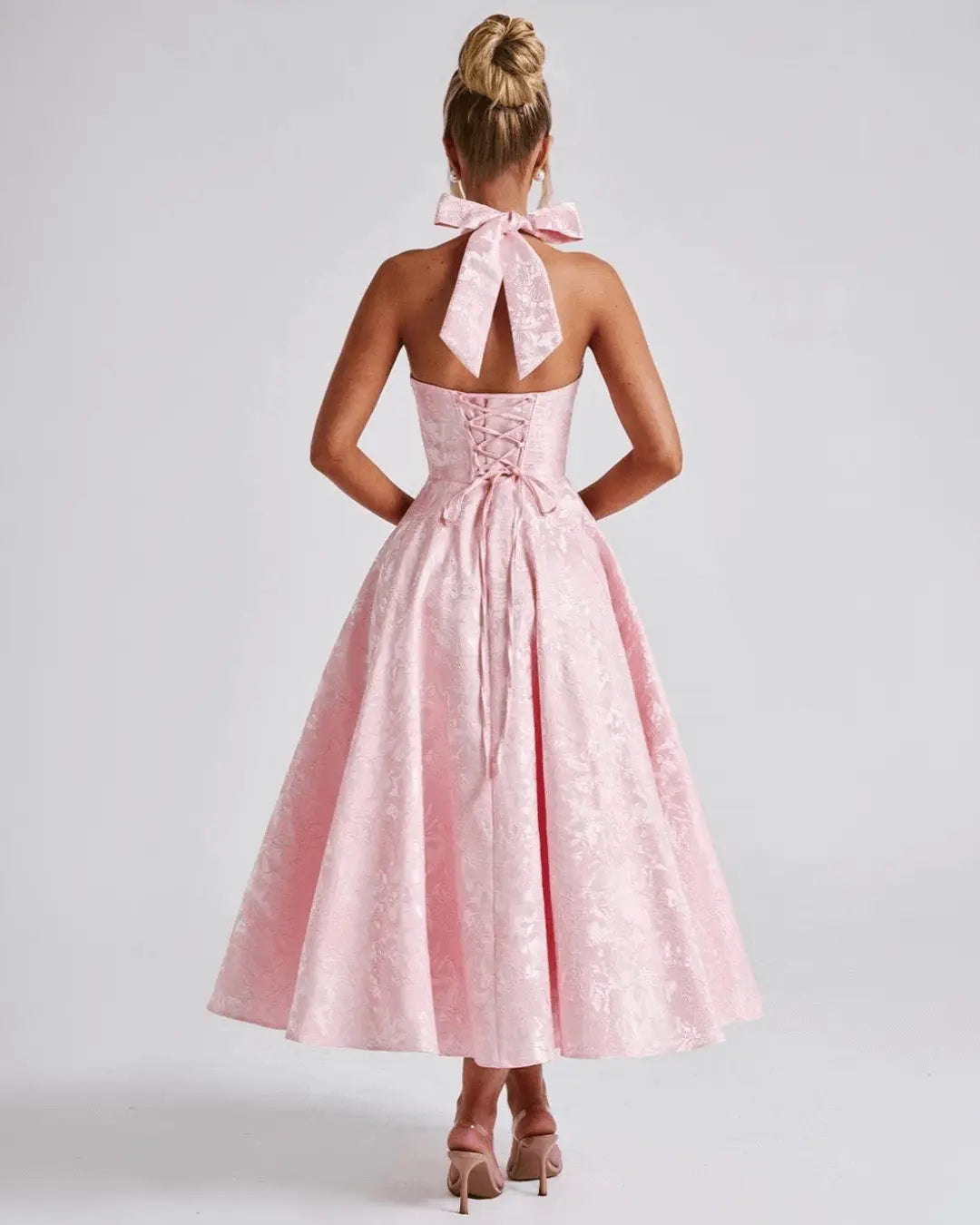 Elegantes Midi Kleid mit Halter-Ausschnitt und Fließendem Rock – Festliches Sommerkleid für Besondere Anlässe in Jacquard 2