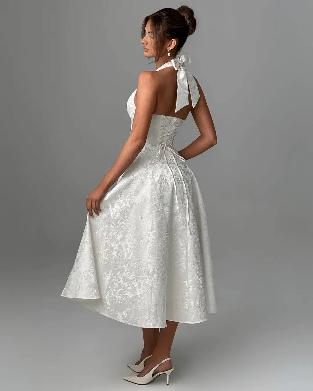 Elegantes Midi Kleid mit Halter-Ausschnitt und Fließendem Rock – Festliches Sommerkleid für Besondere Anlässe in Jacquard 4