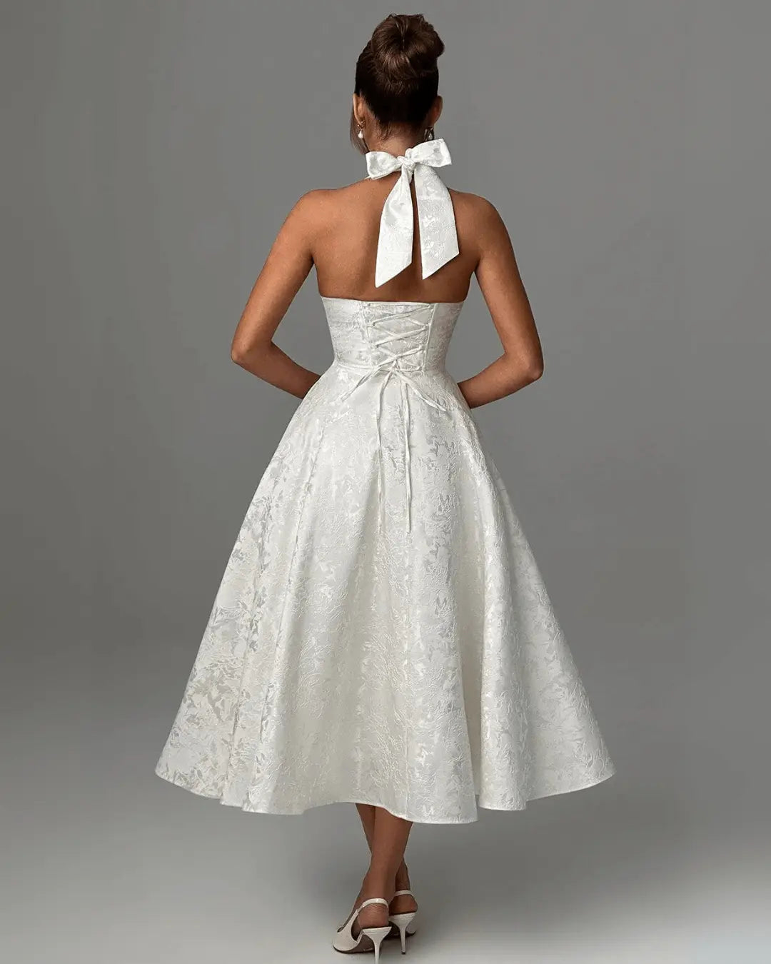 Elegantes Midi Kleid mit Halter-Ausschnitt und Fließendem Rock – Festliches Sommerkleid für Besondere Anlässe in Jacquard 5