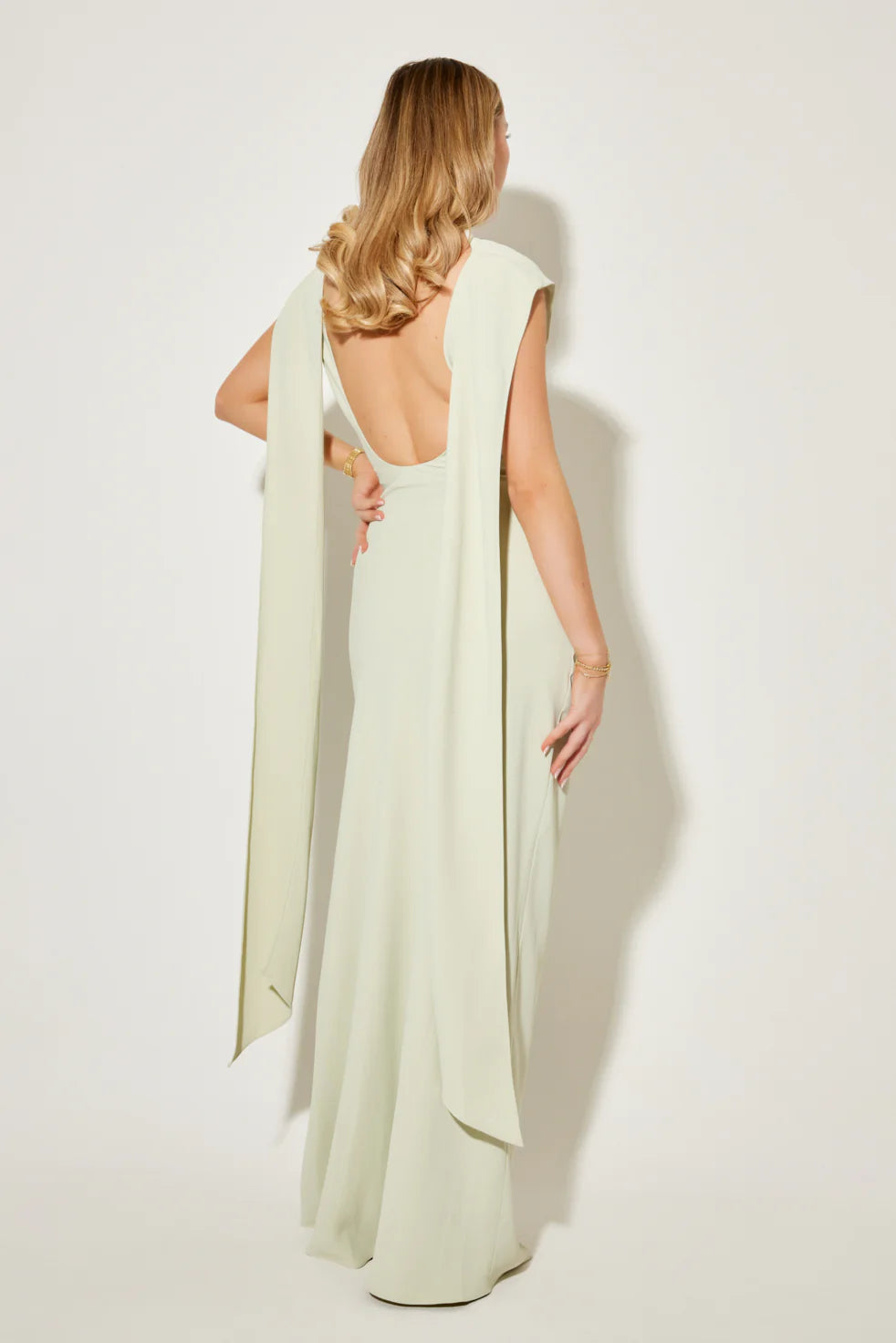 Melania | Elegante Robe Für Besondere Anlässe Mit Fließendem Design 2