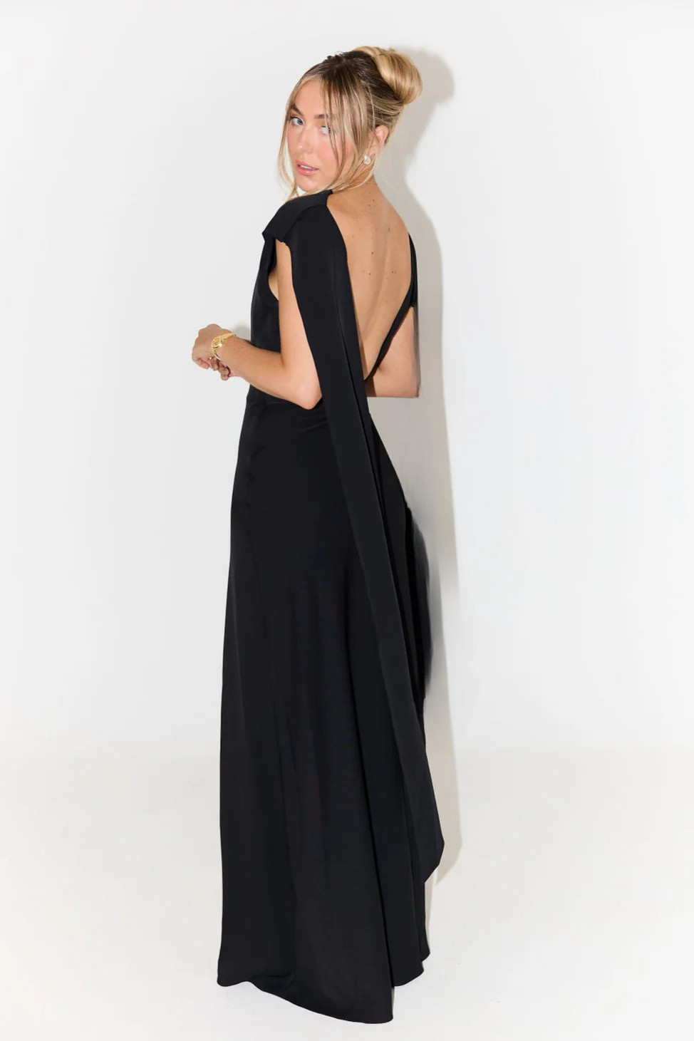 Melania | Elegante Robe Für Besondere Anlässe Mit Fließendem Design 5